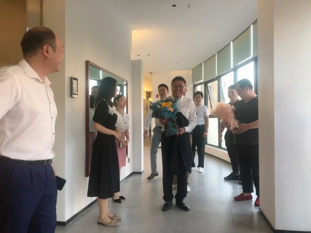 爱丁顿集团中国区董事总经理宋后篪先生一行莅临海南忠华行集团指导工作(图3)