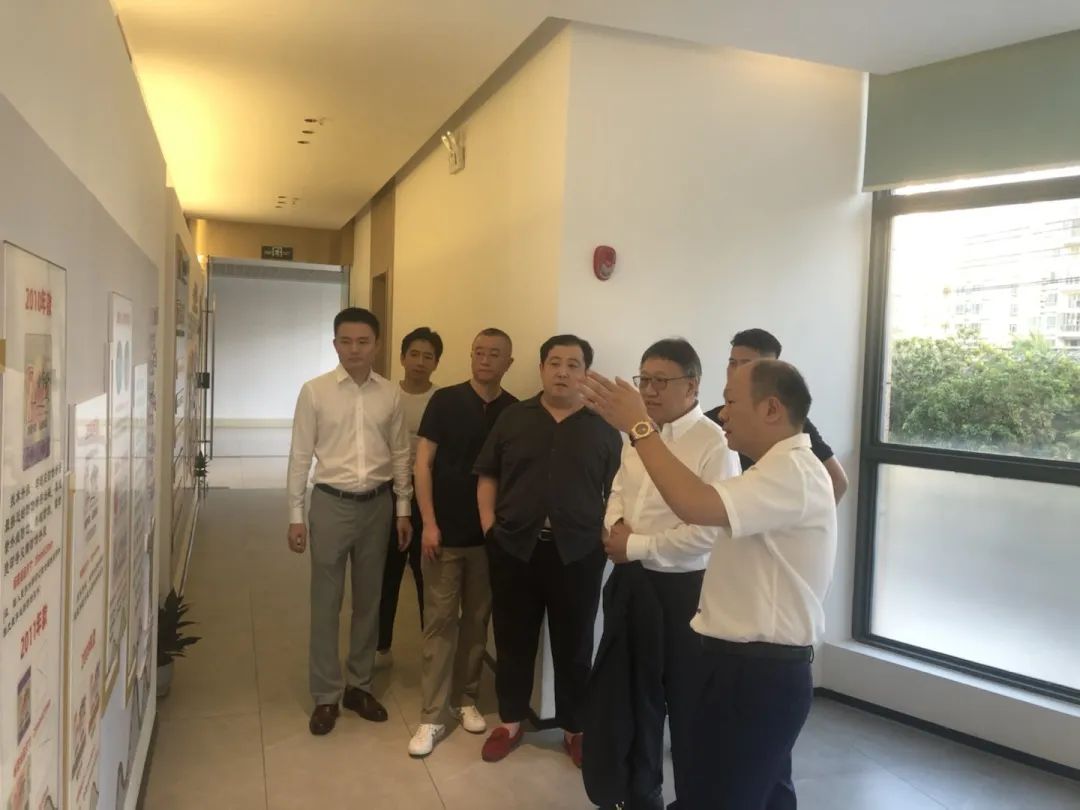 爱丁顿集团中国区董事总经理宋后篪先生一行莅临海南忠华行集团指导工作(图2)