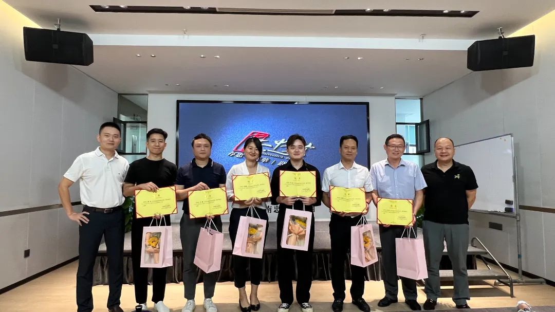海南忠华行集团第二期培训讲师聘书颁发仪式(图1)
