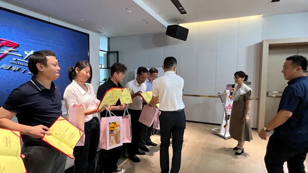 海南忠华行集团第二期培训讲师聘书颁发仪式(图2)