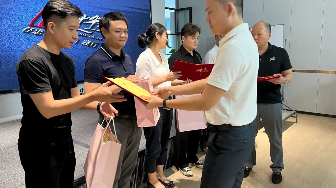 海南忠华行集团第二期培训讲师聘书颁发仪式(图3)