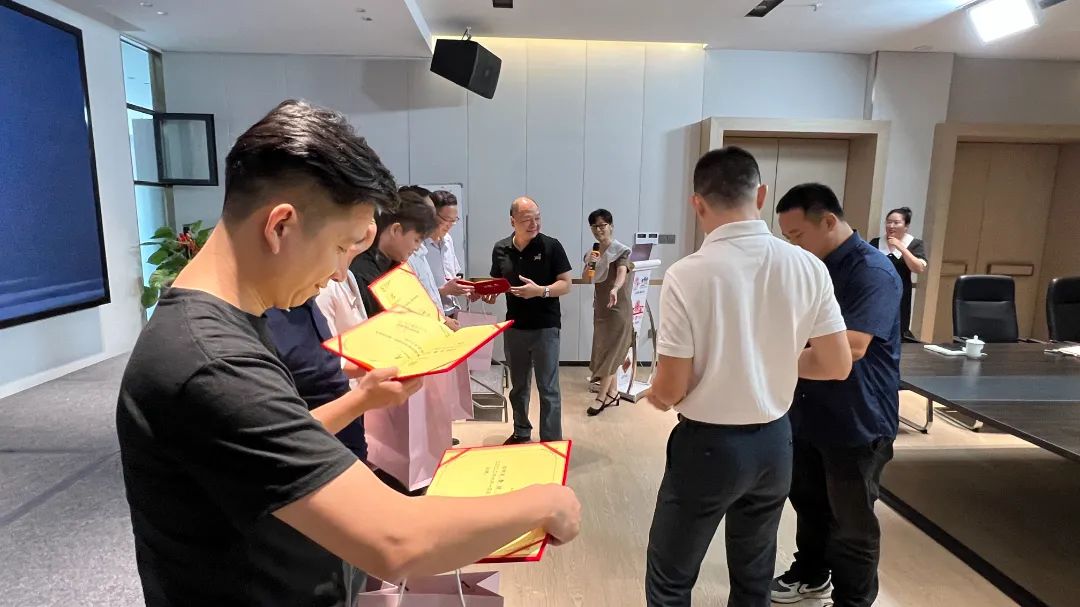 海南忠华行集团第二期培训讲师聘书颁发仪式(图5)
