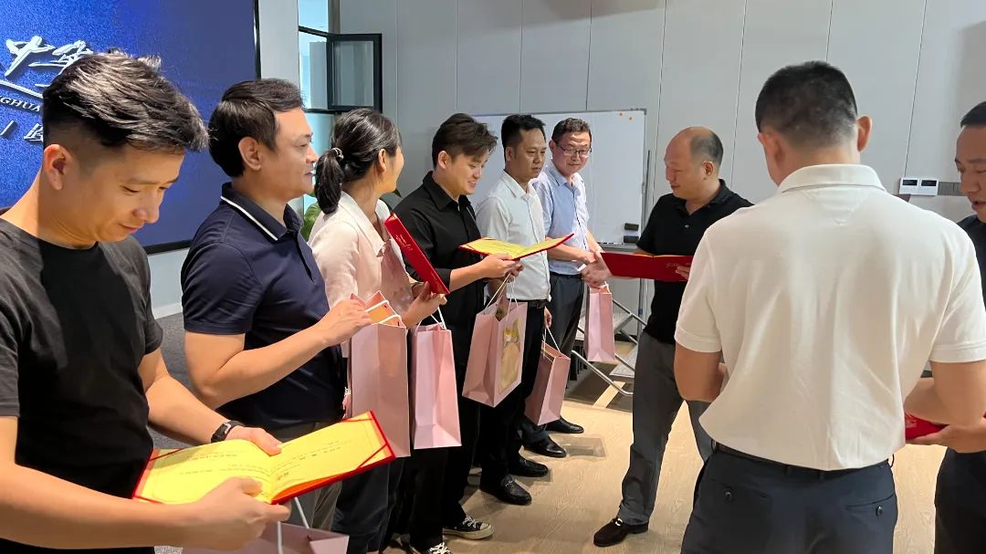 海南忠华行集团第二期培训讲师聘书颁发仪式(图6)
