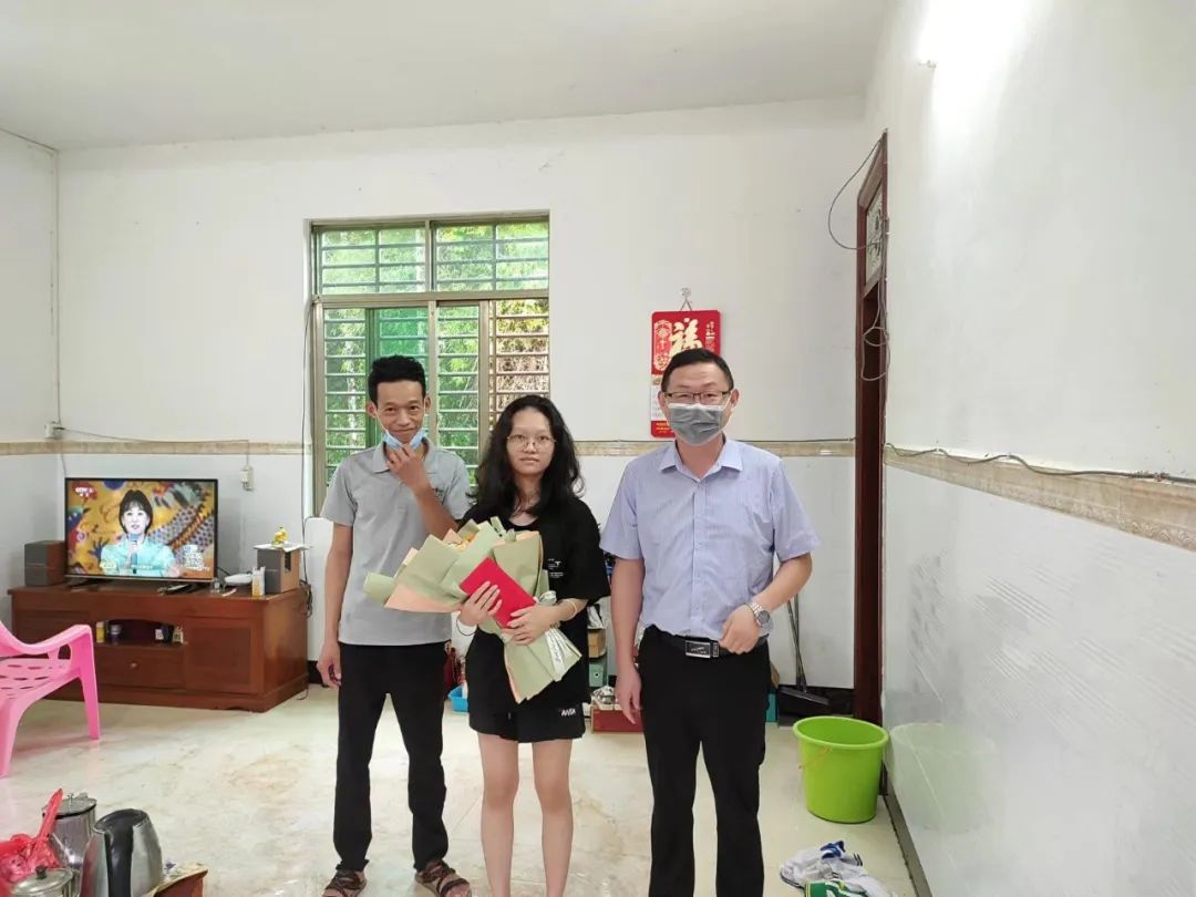 企业简讯｜互助会为升学员工子女发放助学礼金(图2)